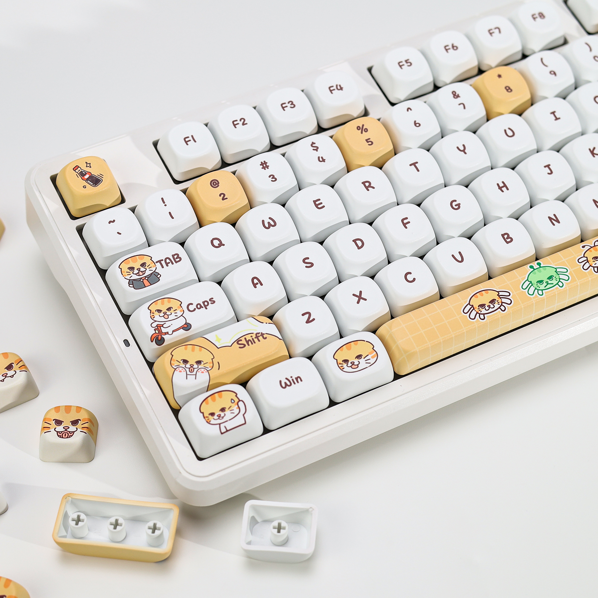 KBDiy Cute Bad Cat Theme Keyca - Gaming Keyboard No Number Pad reseña y precio